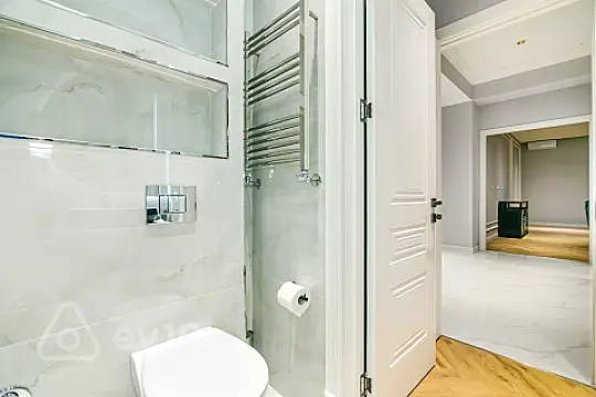 Kirayə verilir 3 otaqlı yeni tikili 150 m²