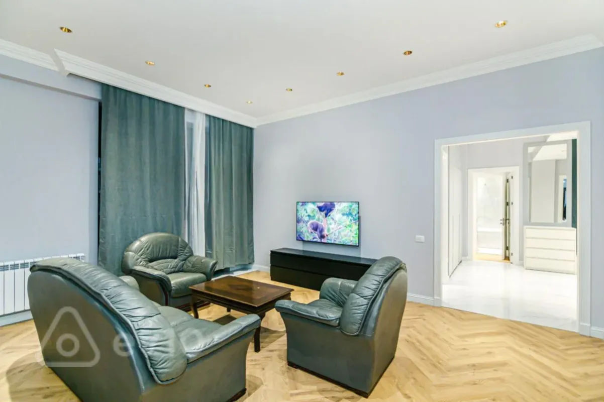 Kirayə verilir 3 otaqlı yeni tikili 150 m²