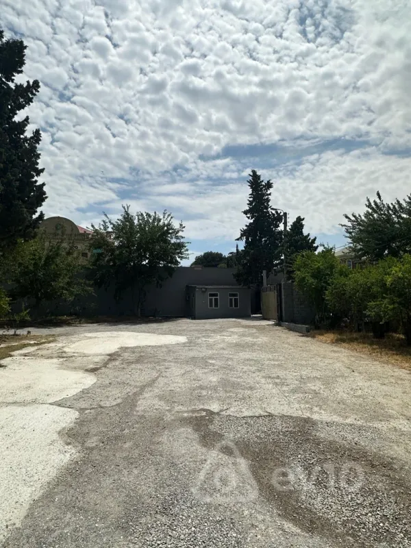 Kirayə verilir mənzil 2800 m²