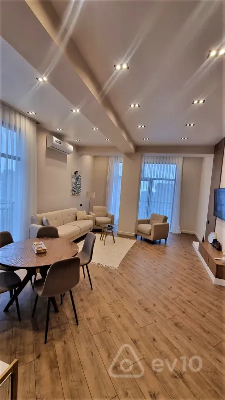 Kirayə verilir 4 otaqlı yeni tikili 150 m²
