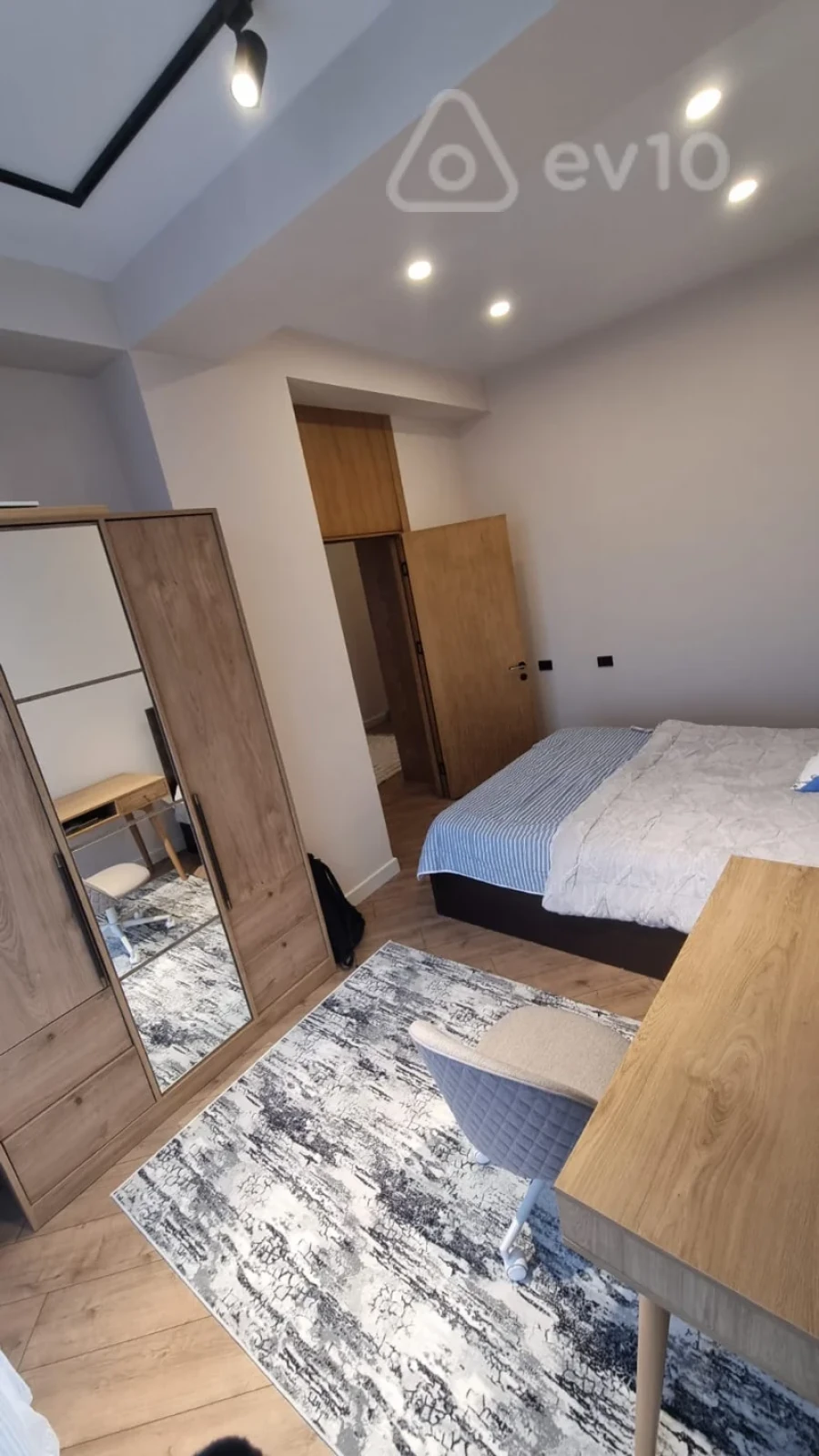 Kirayə verilir 4 otaqlı yeni tikili 150 m²