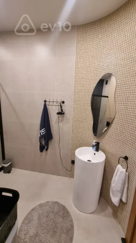 Kirayə verilir 4 otaqlı yeni tikili 150 m²