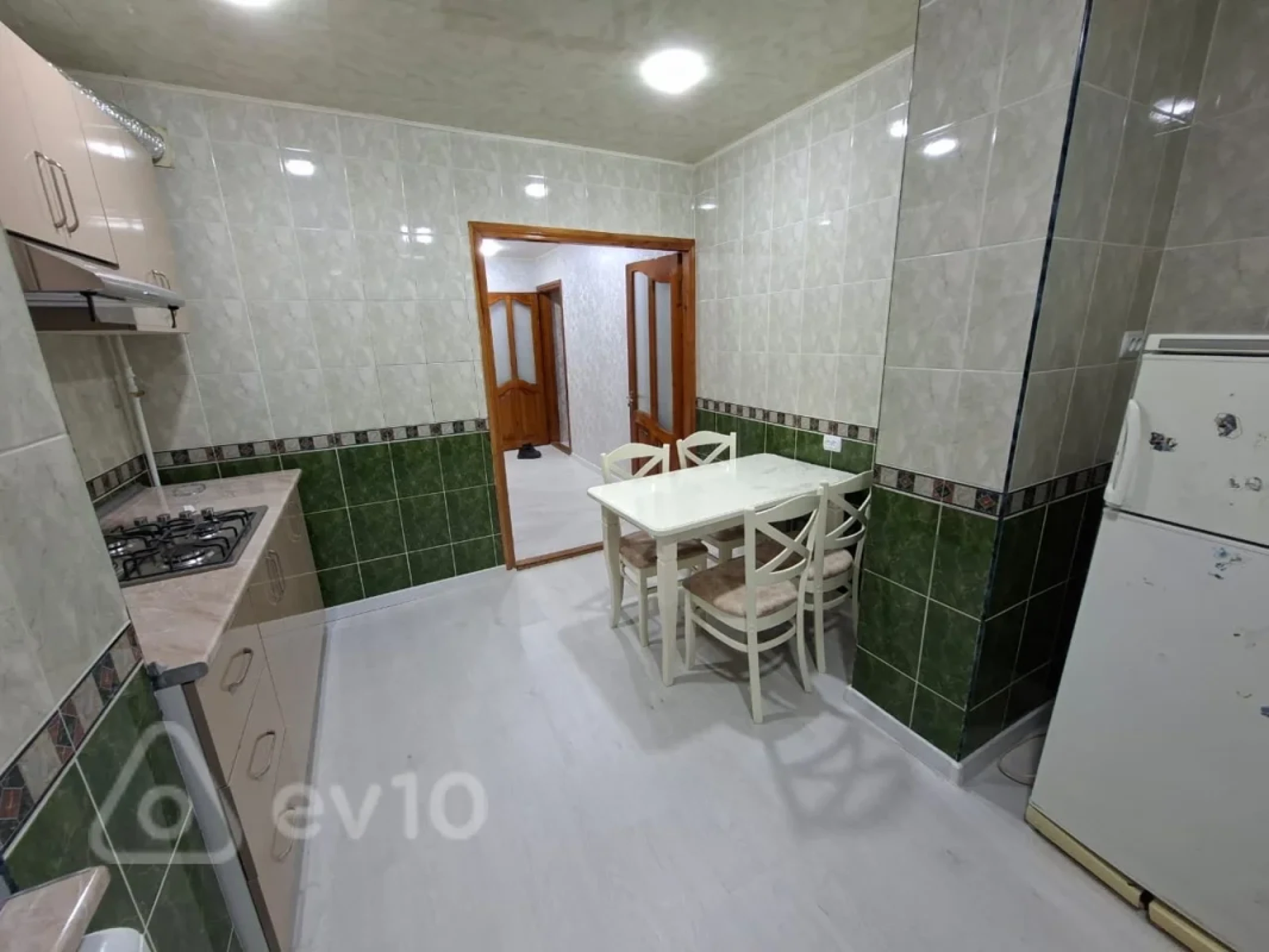 Kirayə verilir 4 otaqlı yeni tikili 150 m²