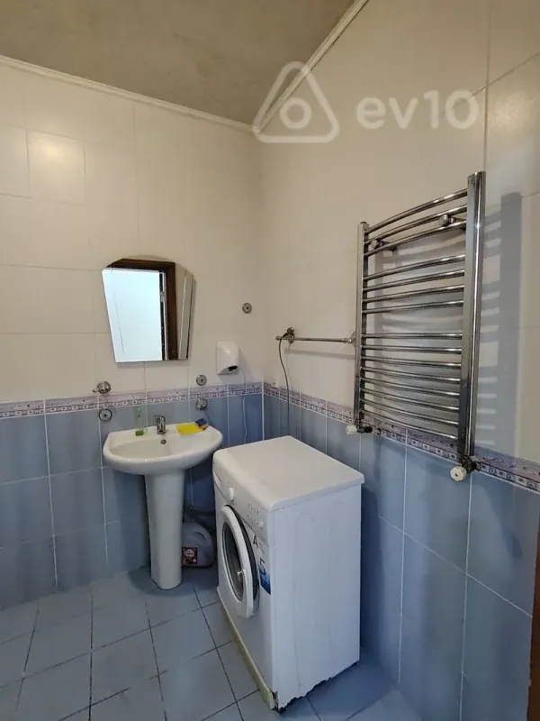 Kirayə verilir 4 otaqlı yeni tikili 150 m²