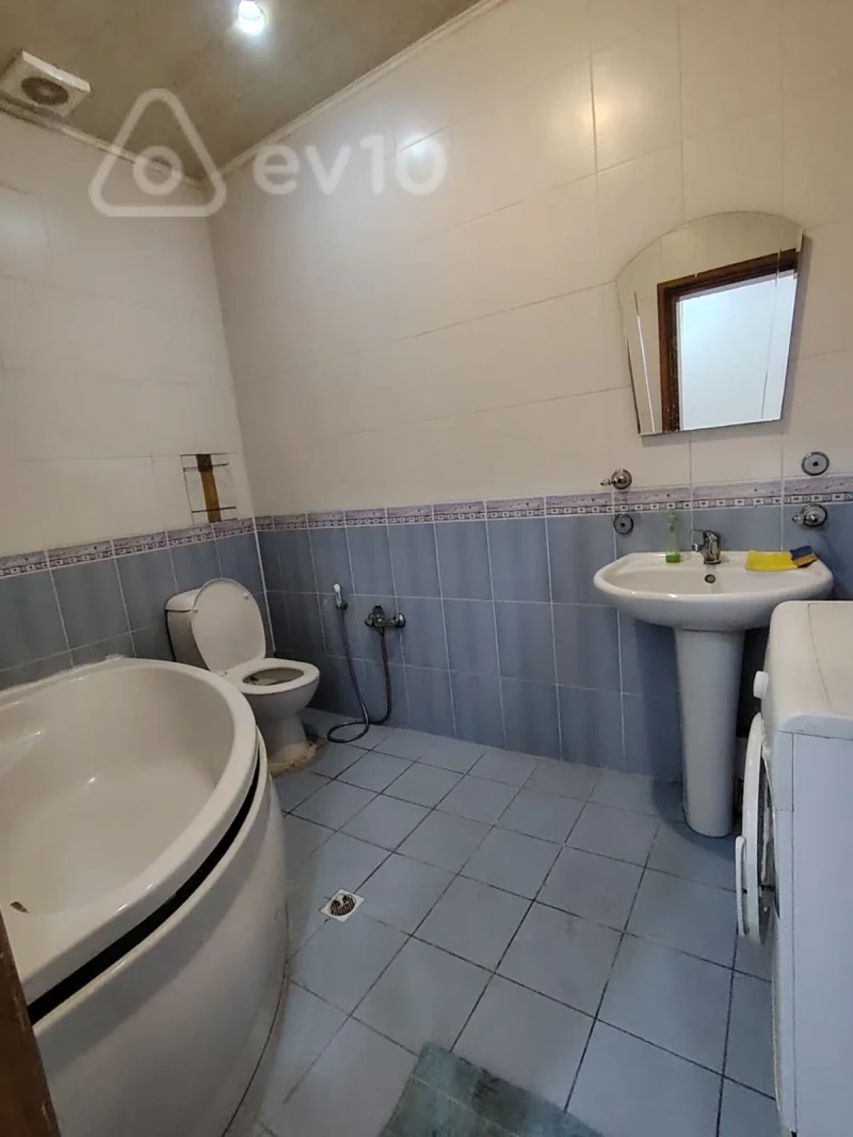 Kirayə verilir 4 otaqlı yeni tikili 150 m²