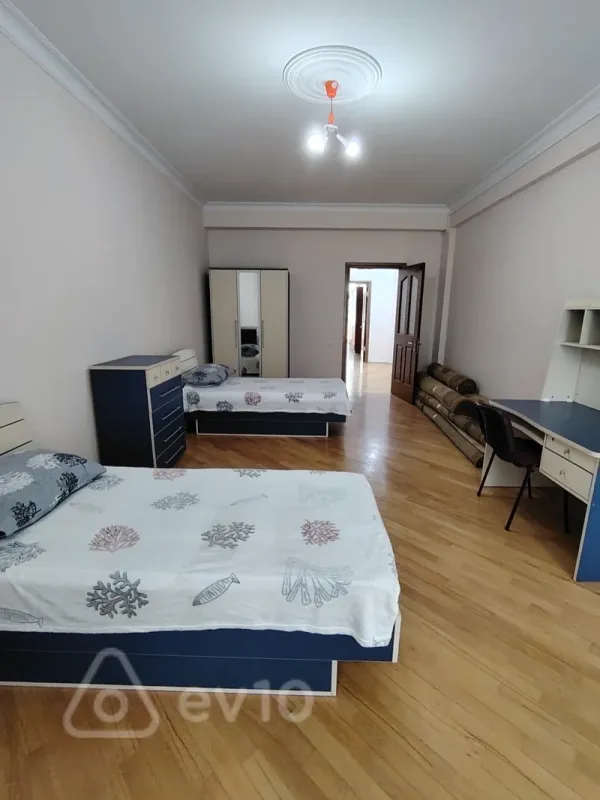 Kirayə verilir 4 otaqlı yeni tikili 150 m²