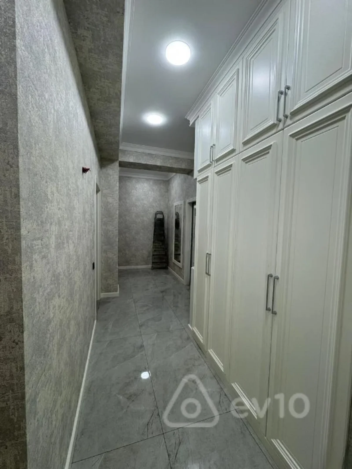 Kirayə verilir 2 otaqlı yeni tikili 85 m²