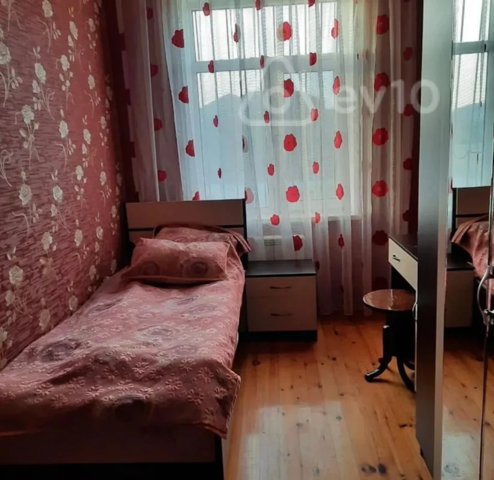 Satılır 7 otaqlı həyət evi 380 m²