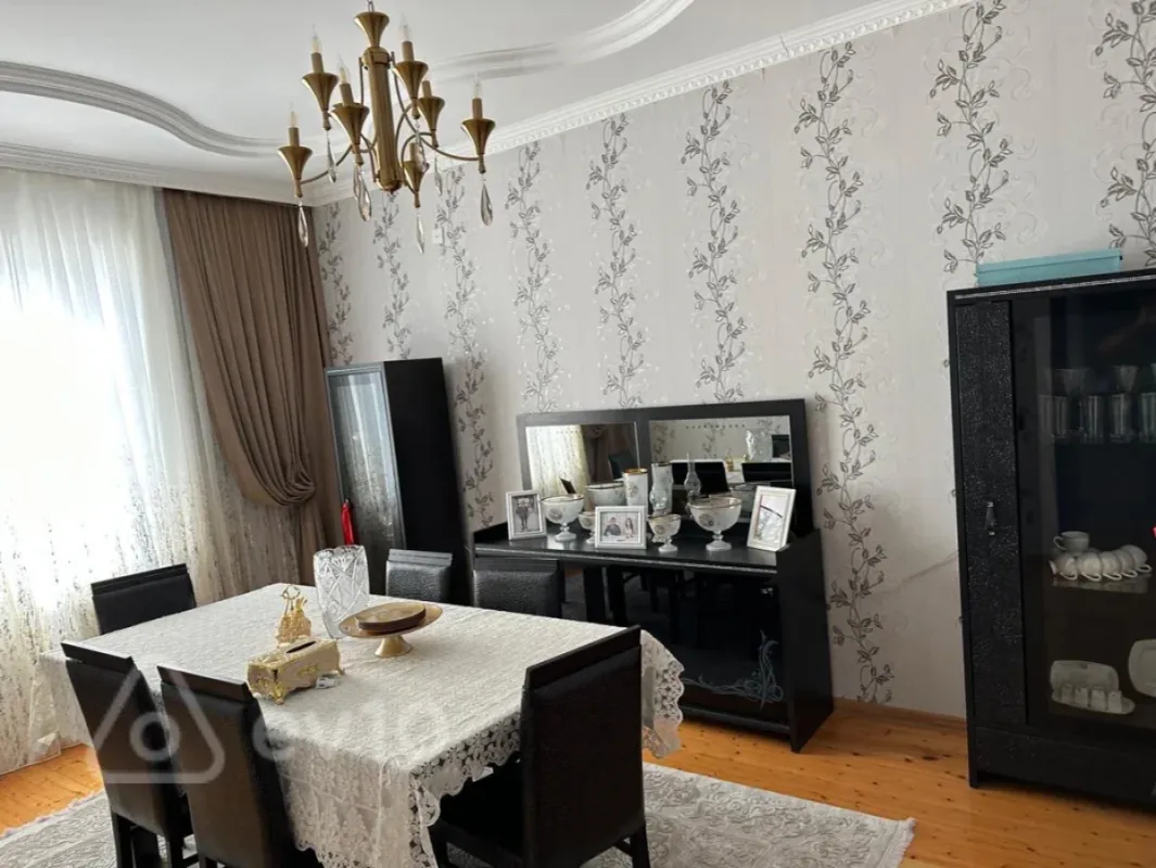 Satılır 7 otaqlı həyət evi 380 m²