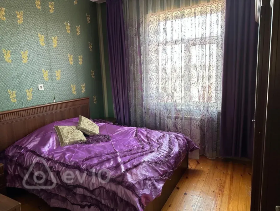 Satılır 7 otaqlı həyət evi 380 m²