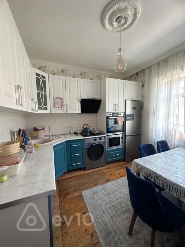 Satılır 7 otaqlı həyət evi 380 m²