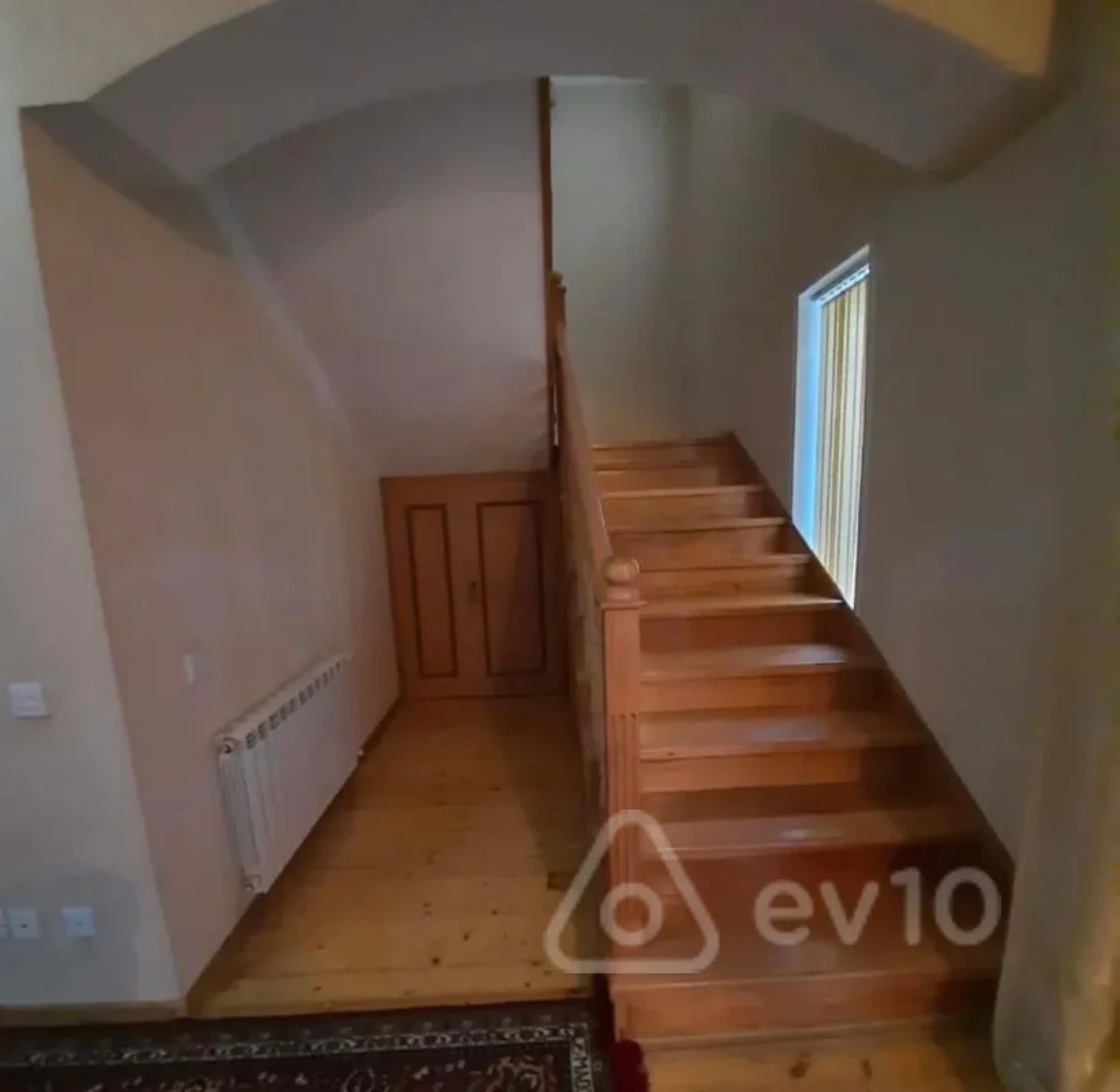 Satılır 7 otaqlı həyət evi 380 m²