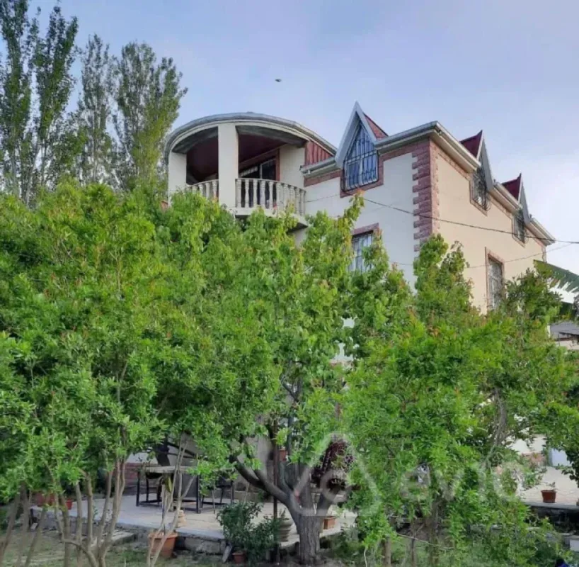 Satılır 7 otaqlı həyət evi 380 m²