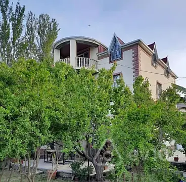 Satılır 7 otaqlı həyət evi 380 m²