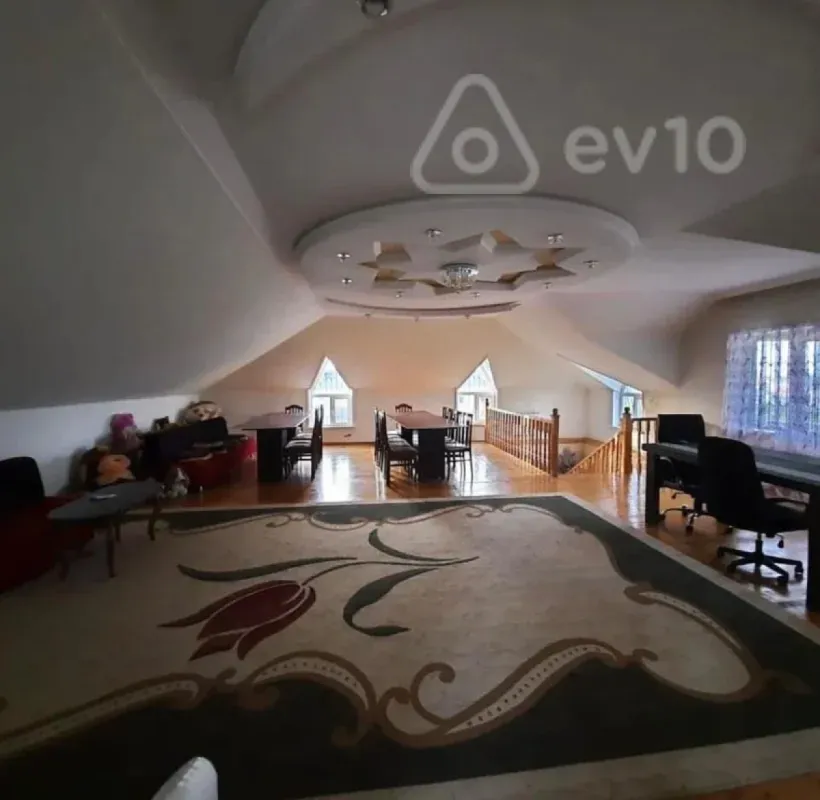 Satılır 7 otaqlı həyət evi 380 m²