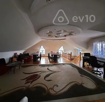 Satılır 7 otaqlı həyət evi 380 m²