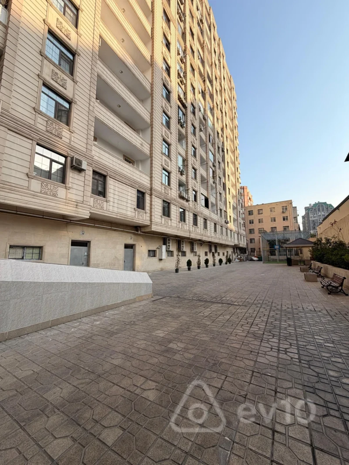 Satılır 3 otaqlı yeni tikili 140 m²
