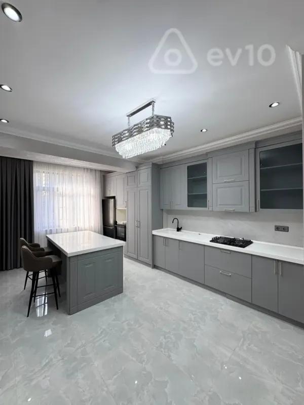 Satılır 3 otaqlı yeni tikili 140 m²
