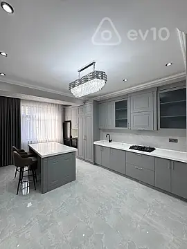 Satılır 3 otaqlı yeni tikili 140 m²