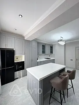Satılır 3 otaqlı yeni tikili 140 m²