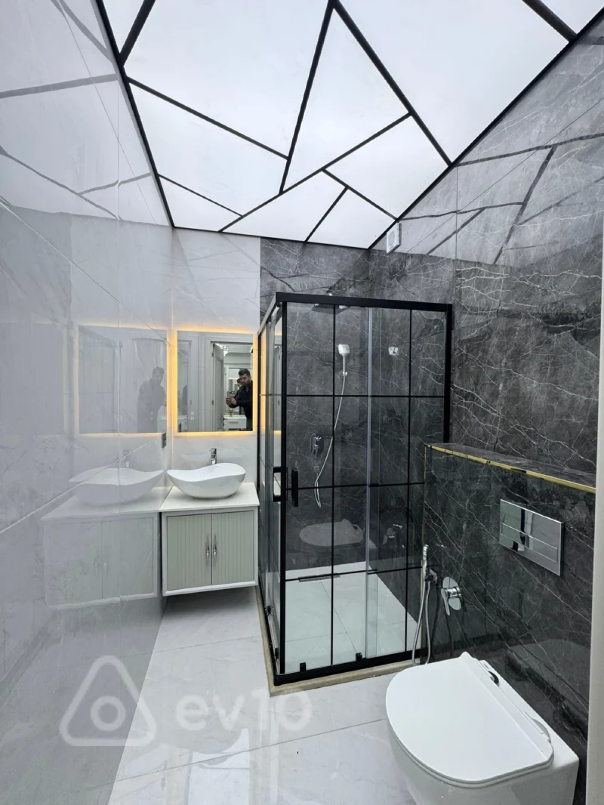 Satılır 3 otaqlı yeni tikili 140 m²