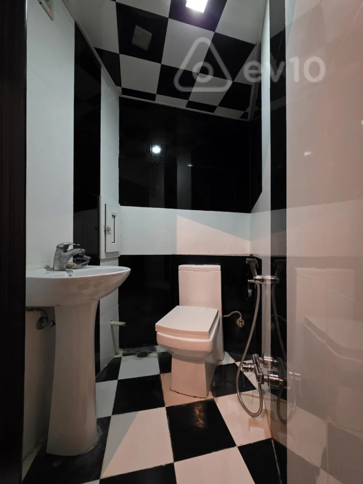 Satılır 3 otaqlı yeni tikili 105 m²