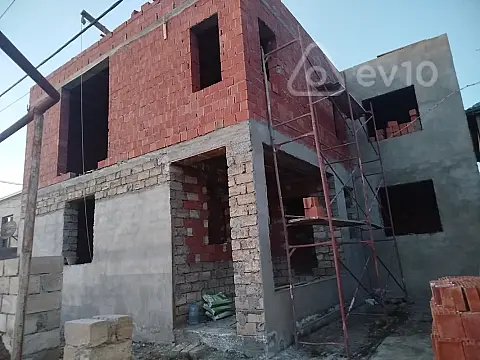 Satılır 7 otaqlı həyət evi 240 m²