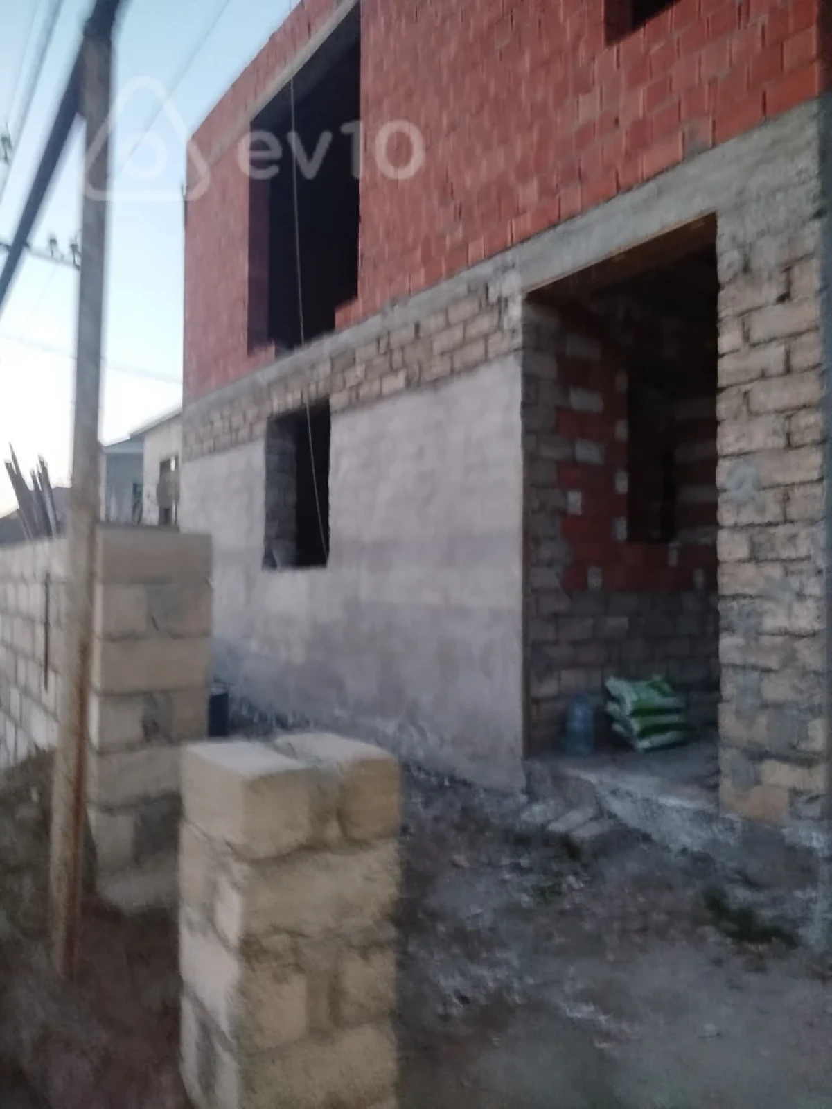 Satılır 7 otaqlı həyət evi 240 m²