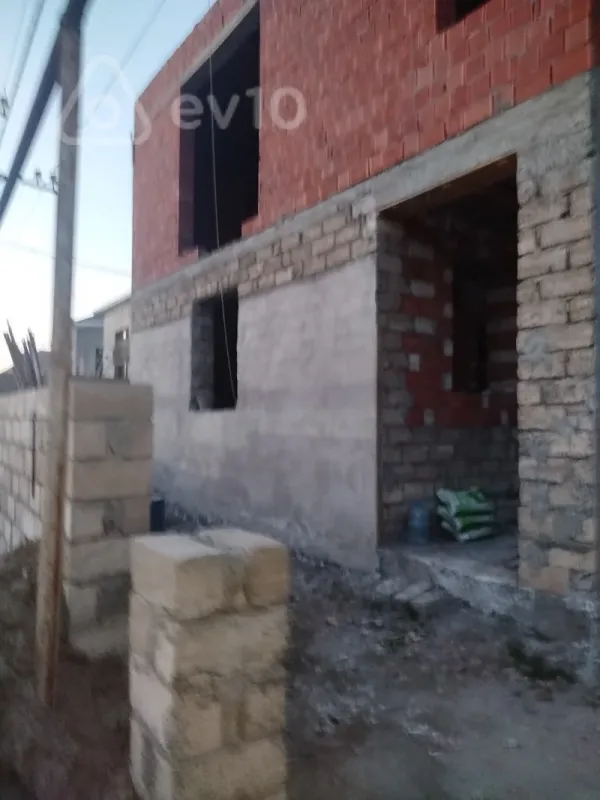 Satılır 7 otaqlı həyət evi 240 m²