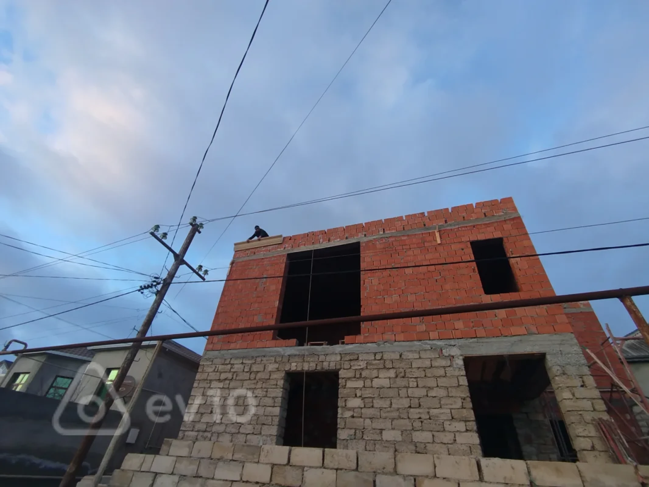 Satılır 7 otaqlı həyət evi 240 m²