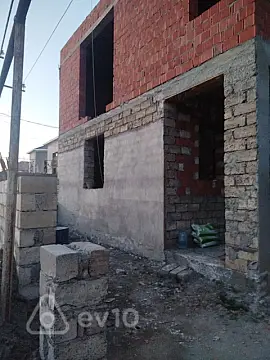 Satılır 7 otaqlı həyət evi 240 m²