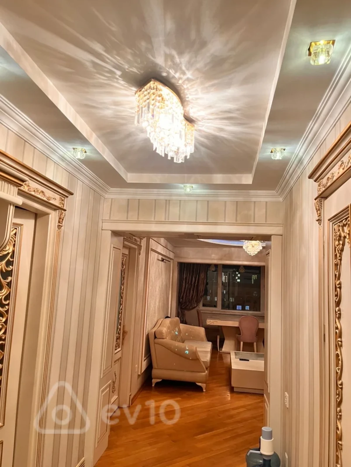 Kirayə verilir 3 otaqlı köhnə tikili 120 m²