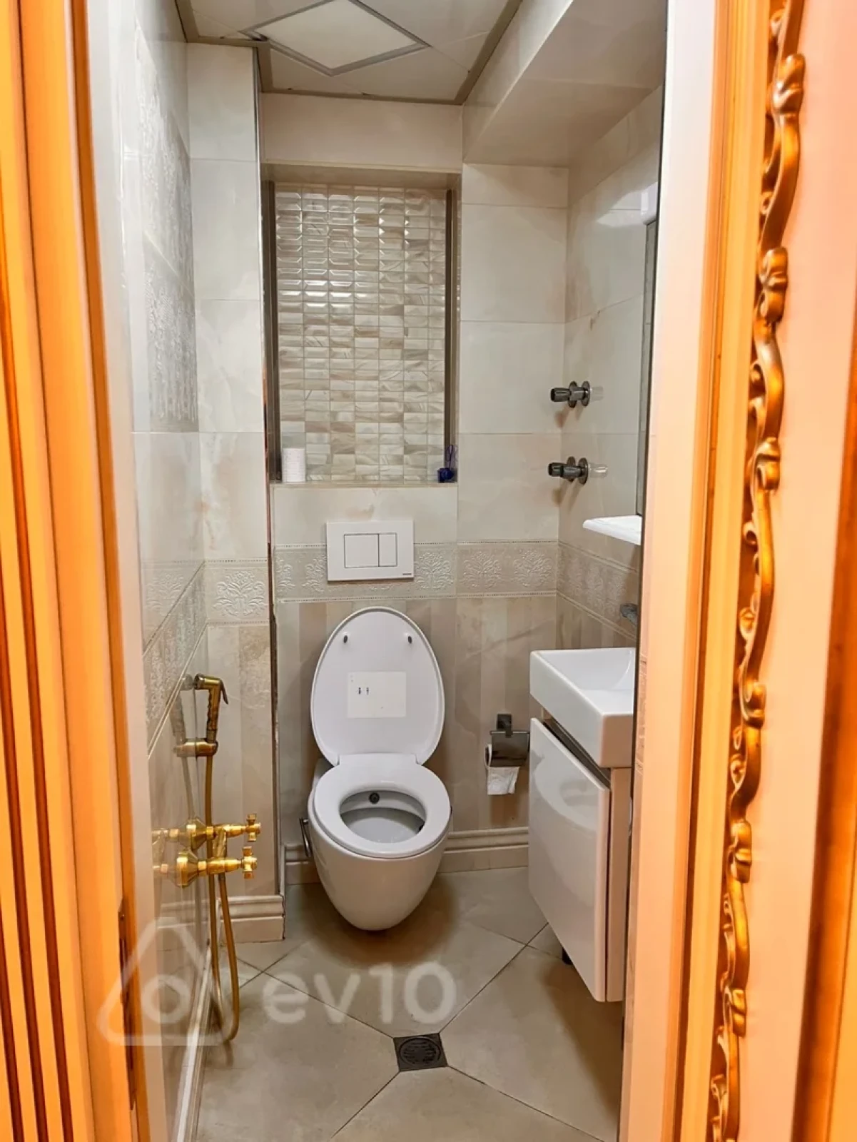 Kirayə verilir 3 otaqlı köhnə tikili 120 m²