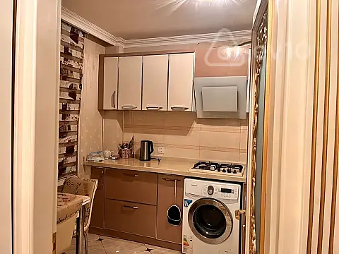Kirayə verilir 3 otaqlı köhnə tikili 120 m²