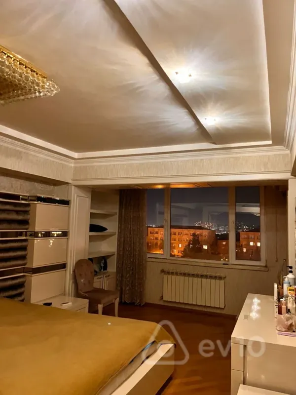 Kirayə verilir 3 otaqlı köhnə tikili 120 m²