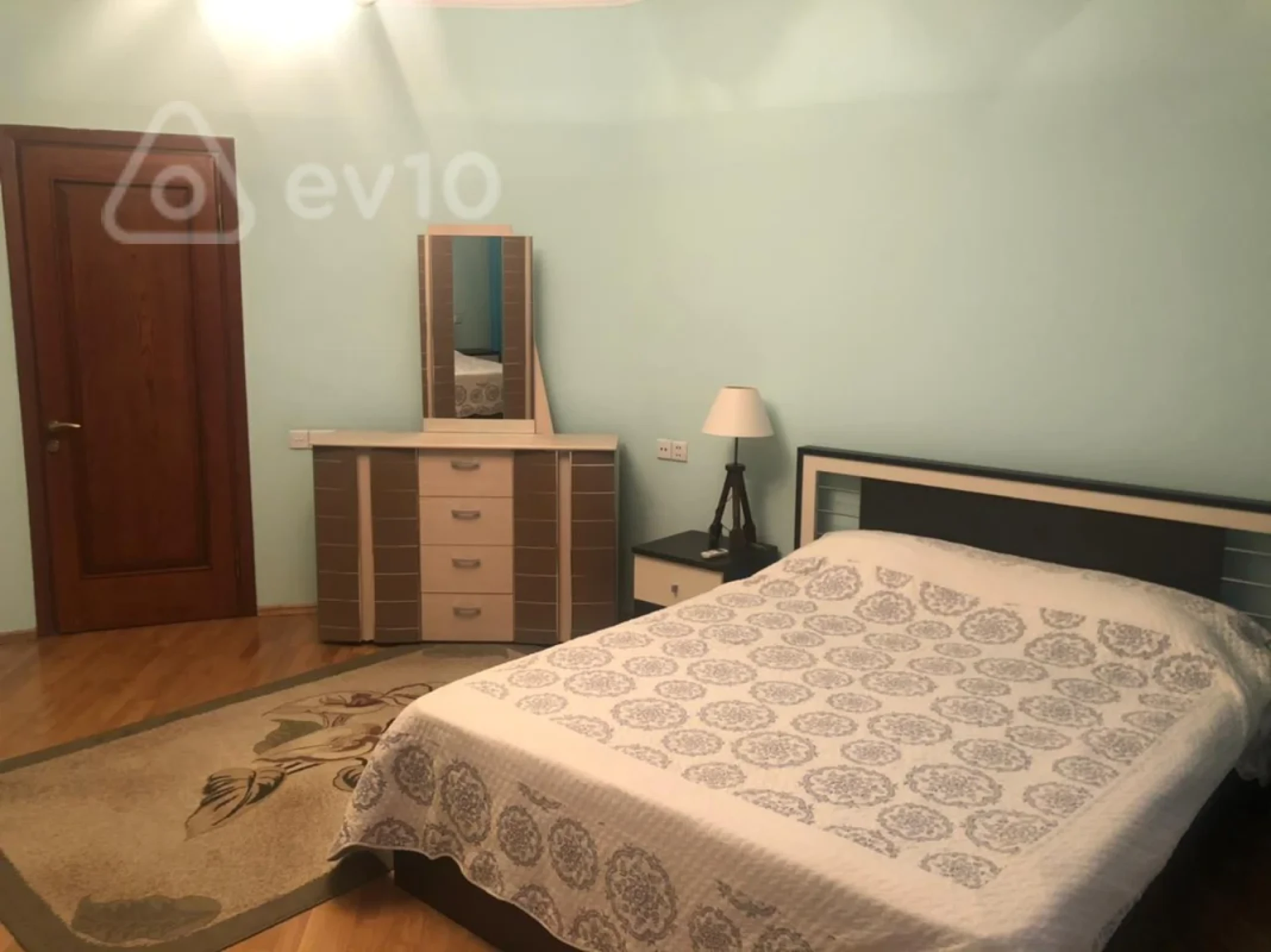 Kirayə verilir 3 otaqlı yeni tikili 155 m²