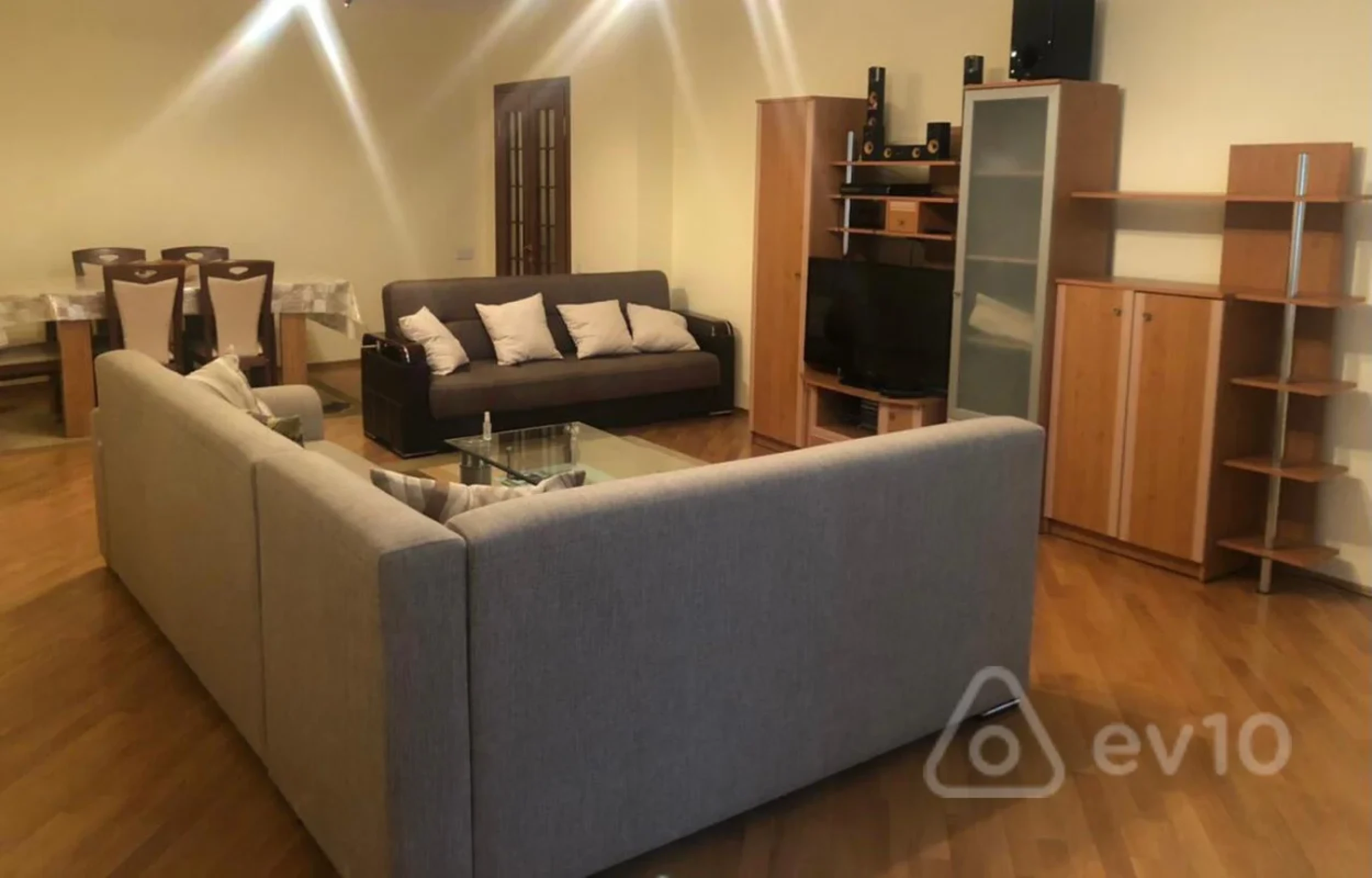Kirayə verilir 3 otaqlı yeni tikili 155 m²