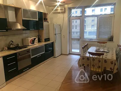 Kirayə verilir 3 otaqlı yeni tikili 155 m²