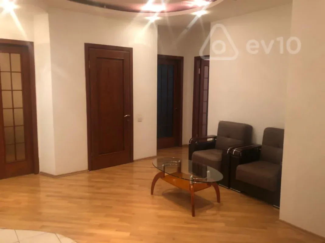 Kirayə verilir 3 otaqlı yeni tikili 155 m²