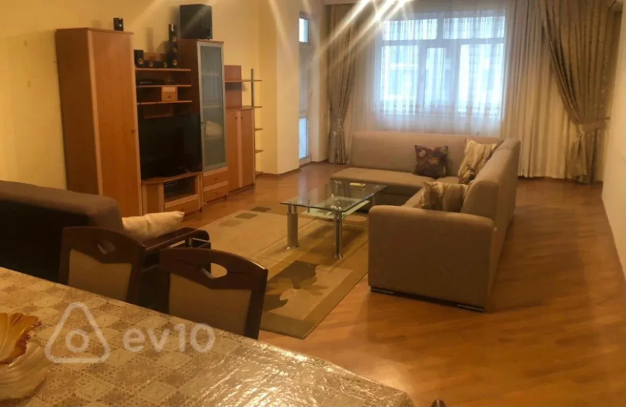 Kirayə verilir 3 otaqlı yeni tikili 155 m²