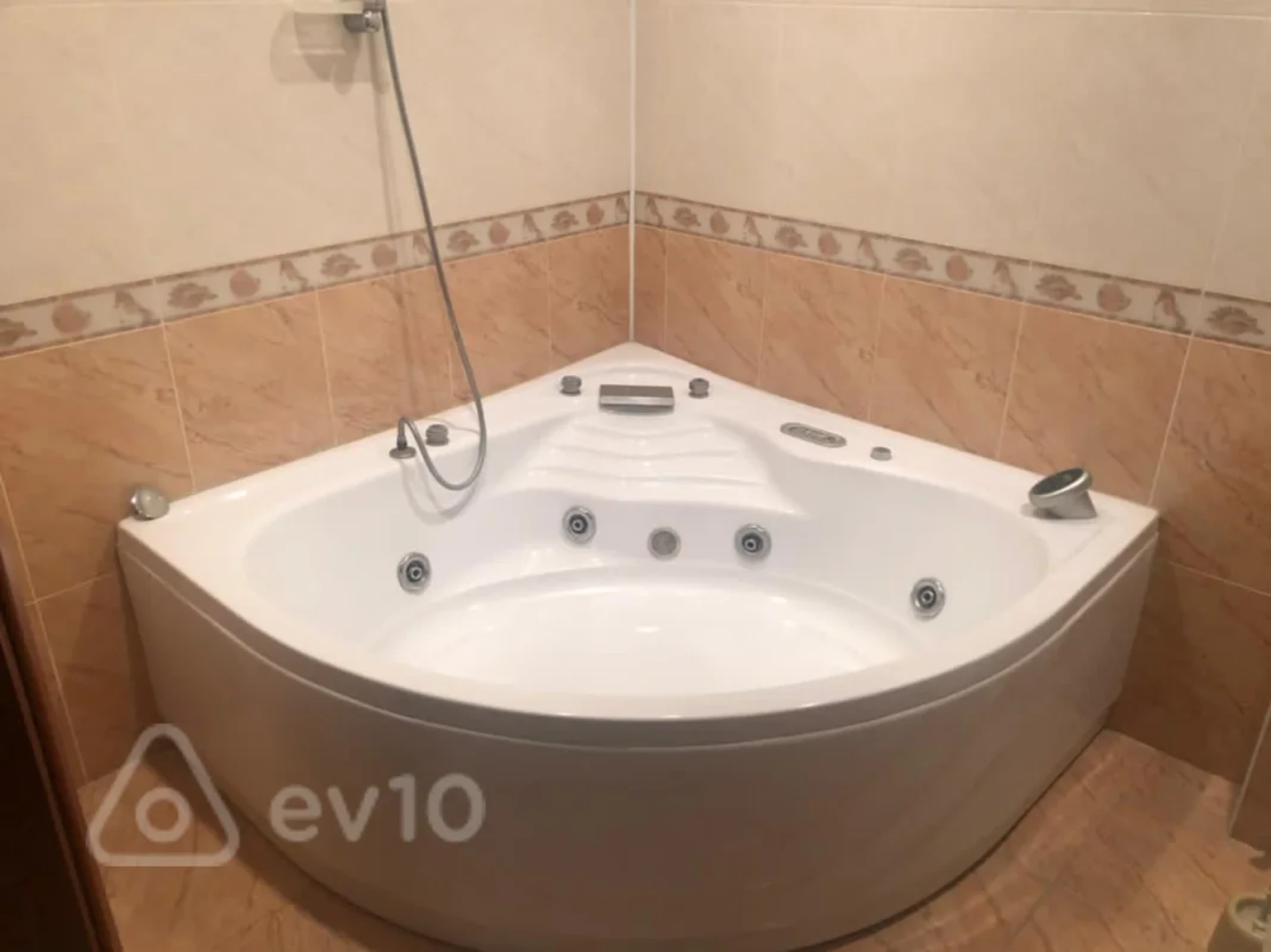 Kirayə verilir 3 otaqlı yeni tikili 155 m²