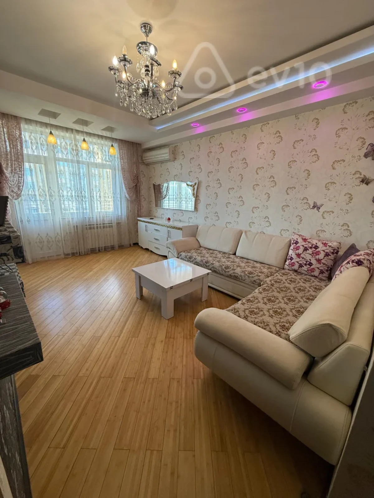 Kirayə verilir 2 otaqlı yeni tikili 65 m²