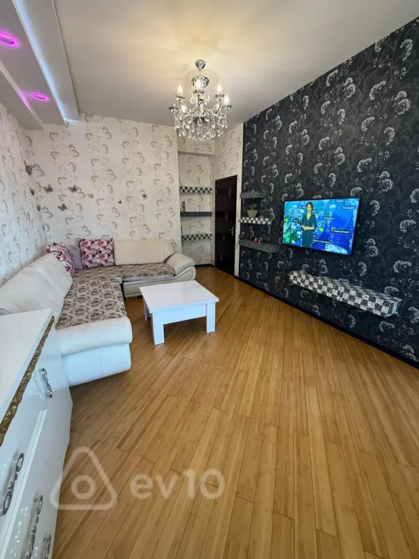 Kirayə verilir 2 otaqlı yeni tikili 65 m²