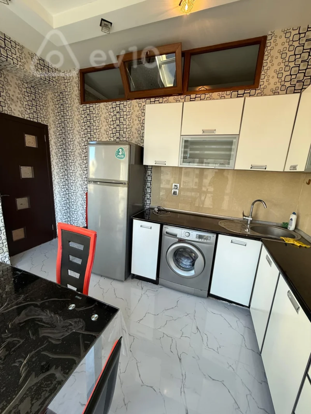 Kirayə verilir 2 otaqlı yeni tikili 65 m²
