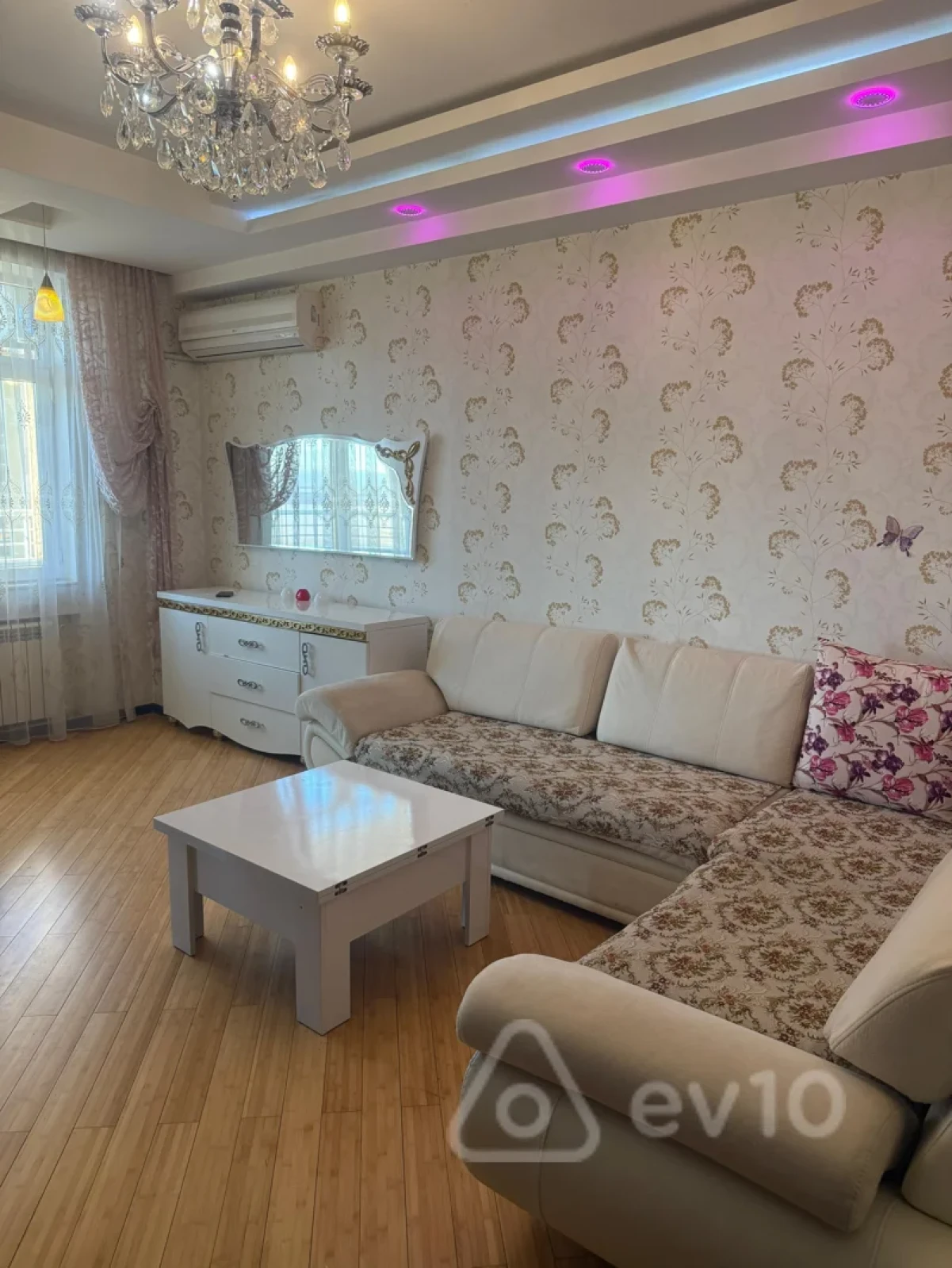 Kirayə verilir 2 otaqlı yeni tikili 65 m²