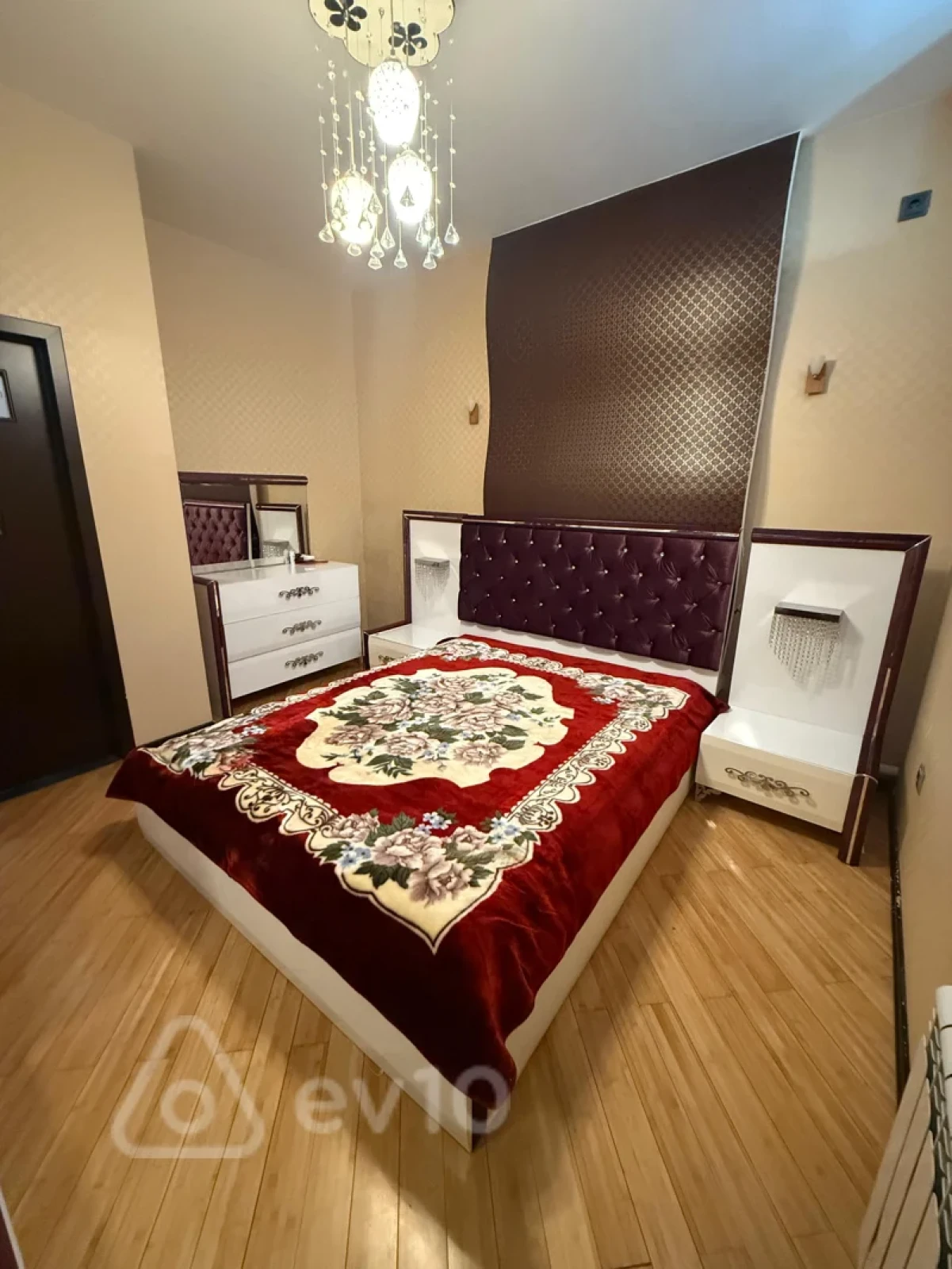 Kirayə verilir 2 otaqlı yeni tikili 65 m²