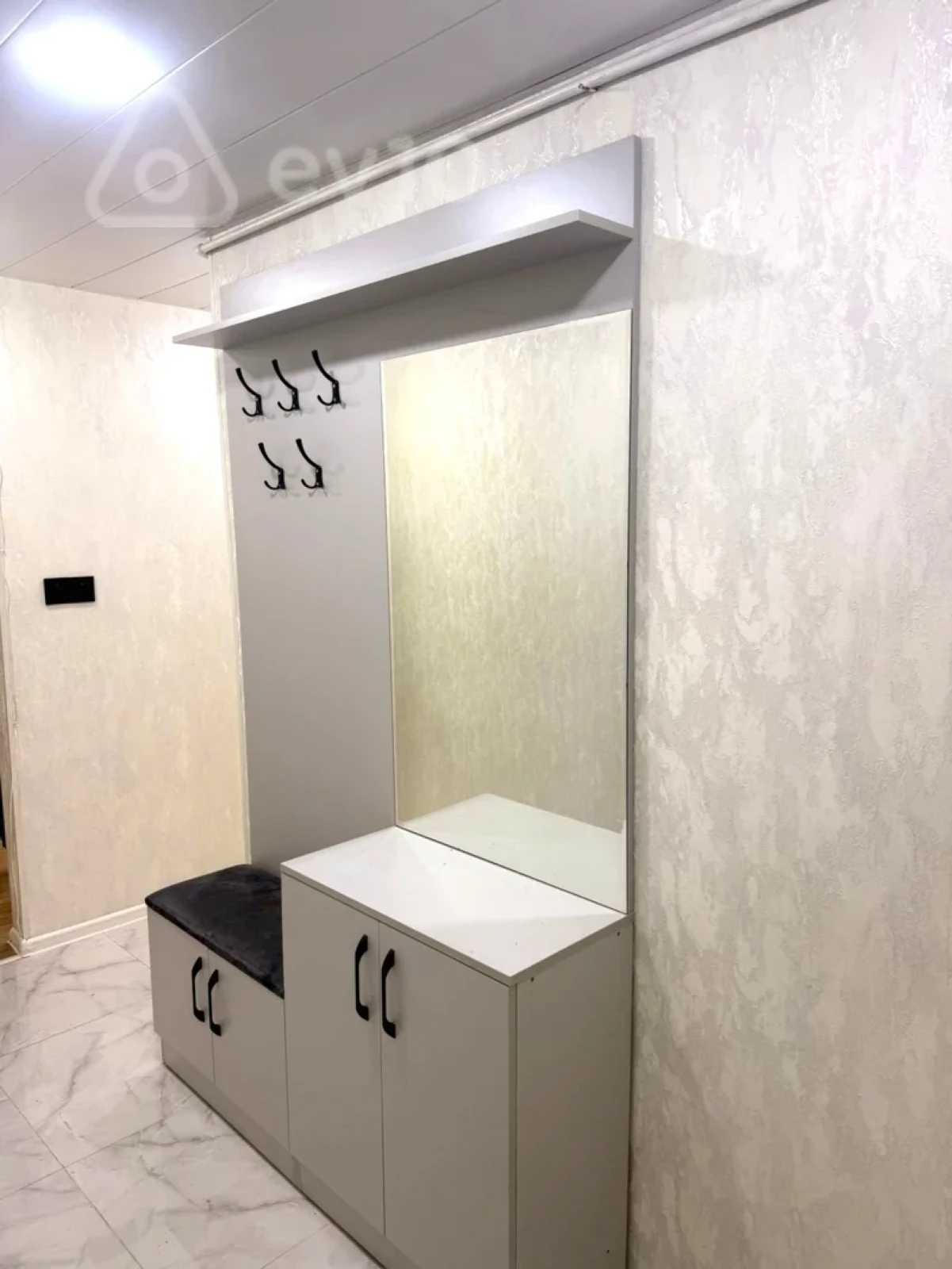 Kirayə verilir 2 otaqlı köhnə tikili 60 m²