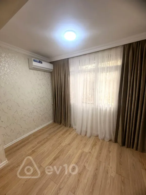 Kirayə verilir 2 otaqlı köhnə tikili 60 m²