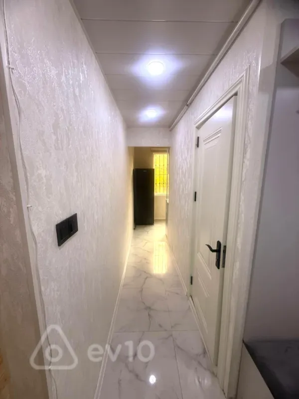 Kirayə verilir 2 otaqlı köhnə tikili 60 m²