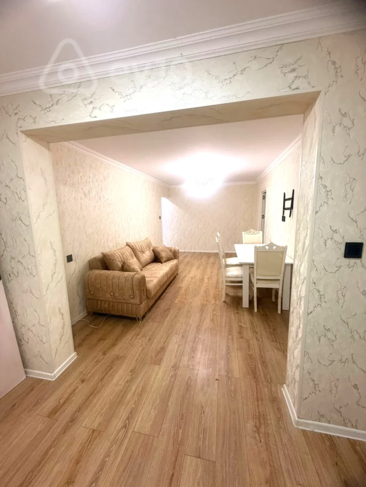 Kirayə verilir 2 otaqlı köhnə tikili 60 m²